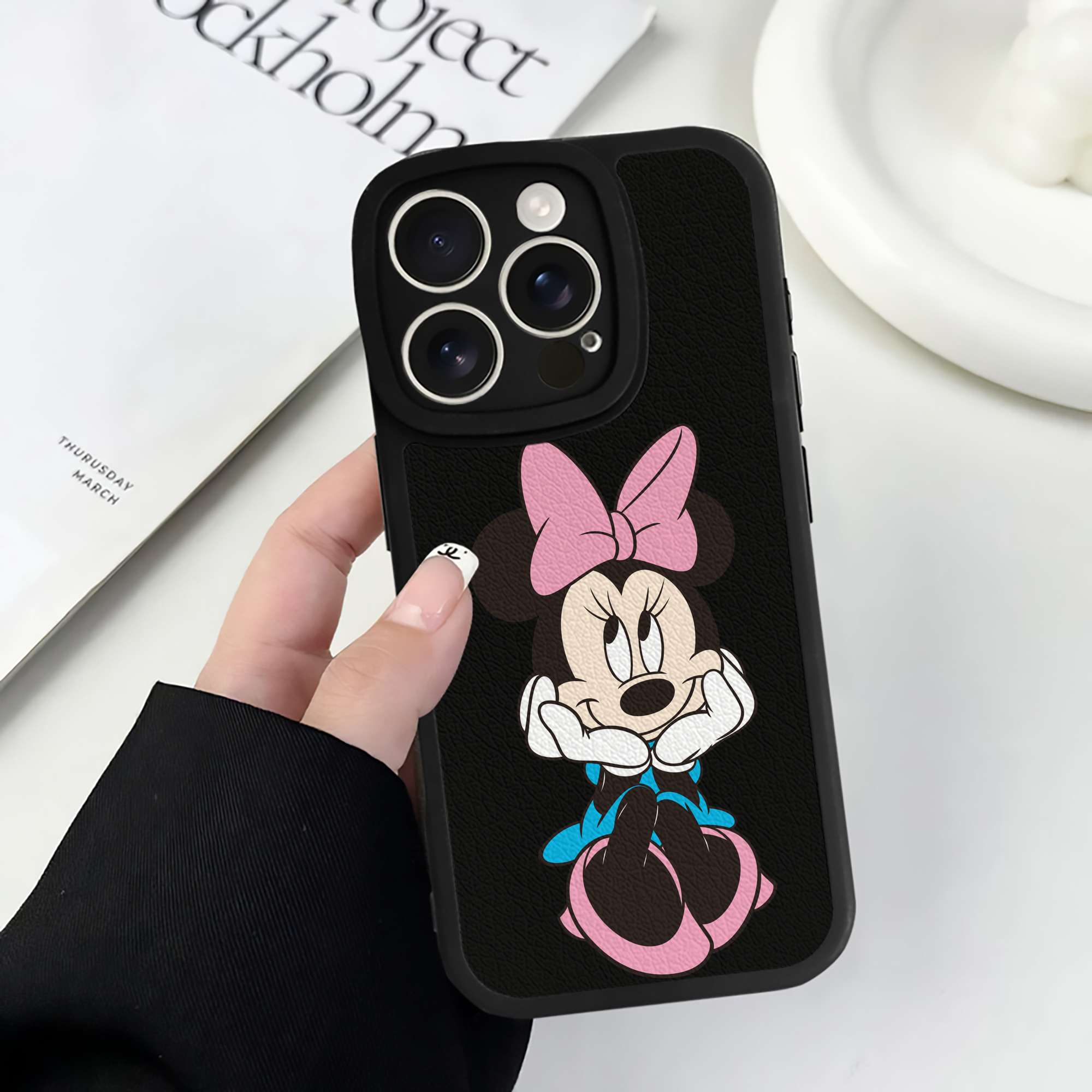 （画像用） ミッキーマウス Mickey Mouse 【iPhone 16シリーズ対応】シリコンスマホケース（レザー調） 材質：シリコン